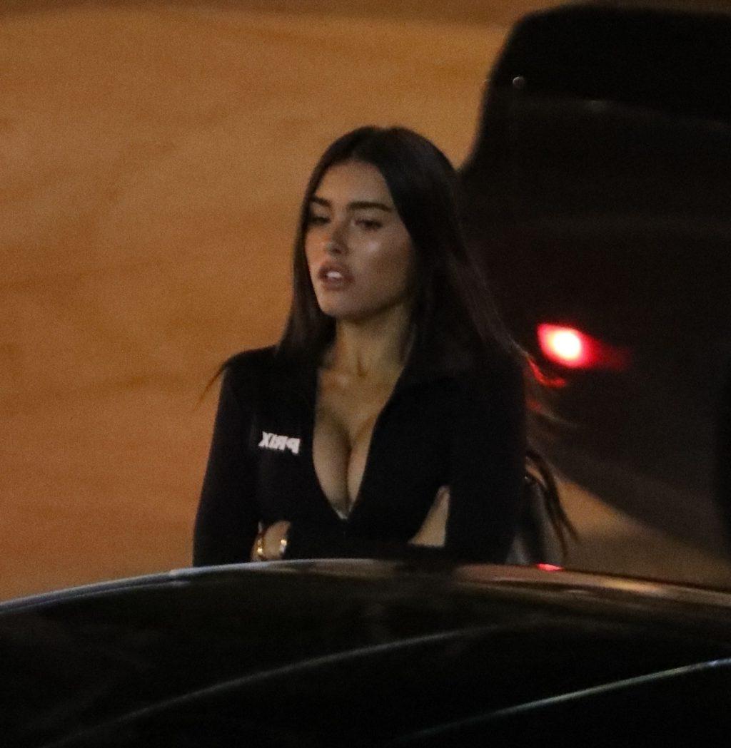 5P Madison Beer Cleavage