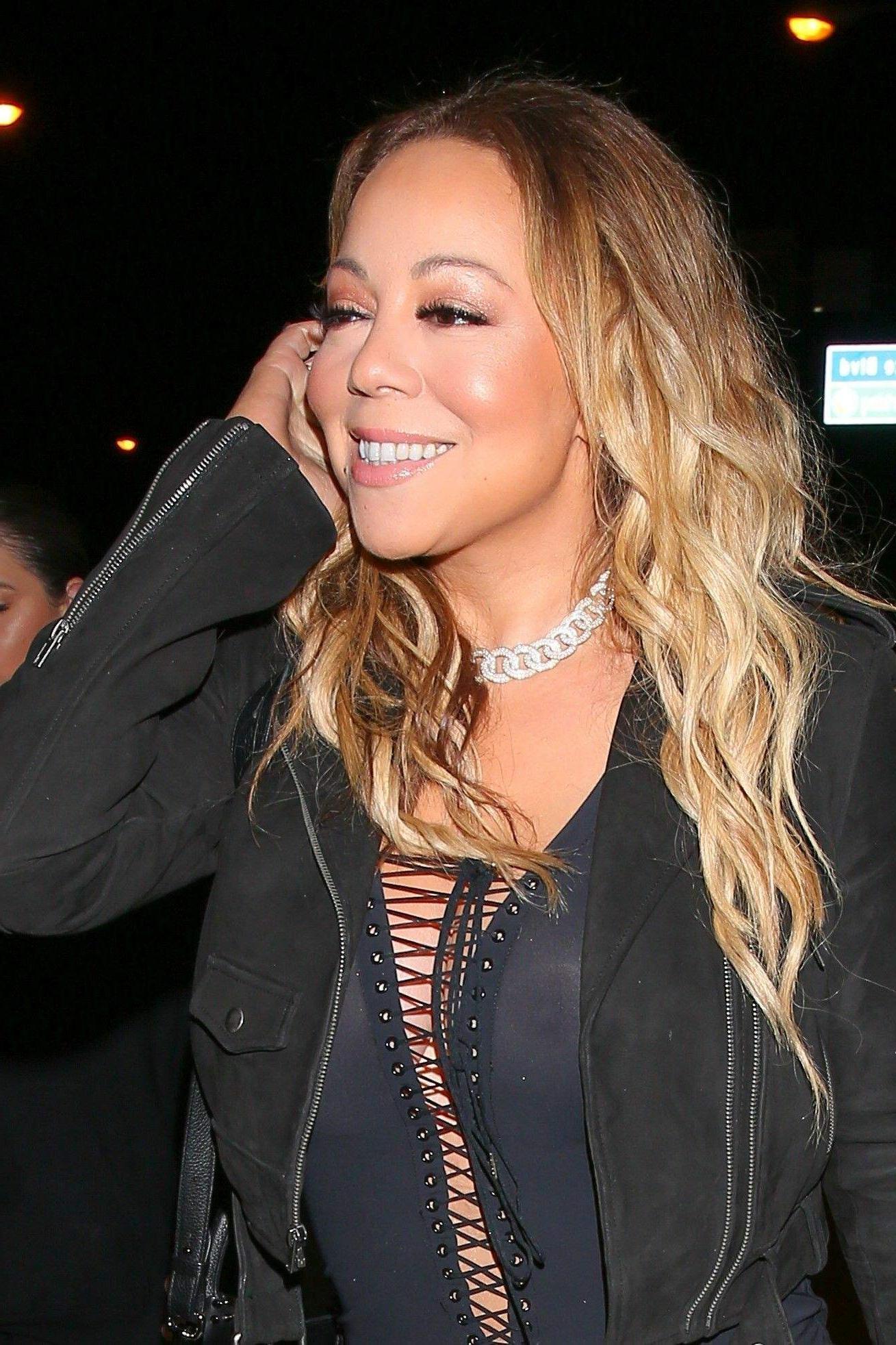 11P Mariah Carey Cleavage Photos