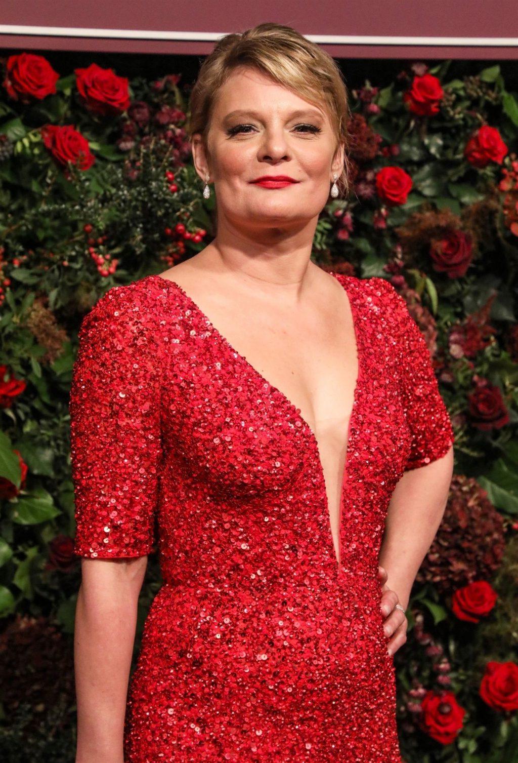 4P Martha Plimpton Cleavage