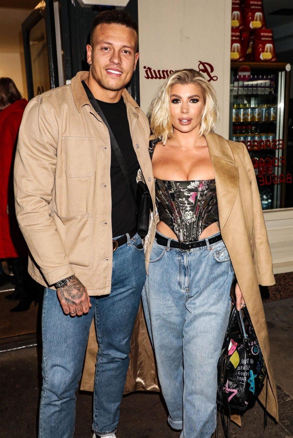 4P Olivia Buckland Cleavage