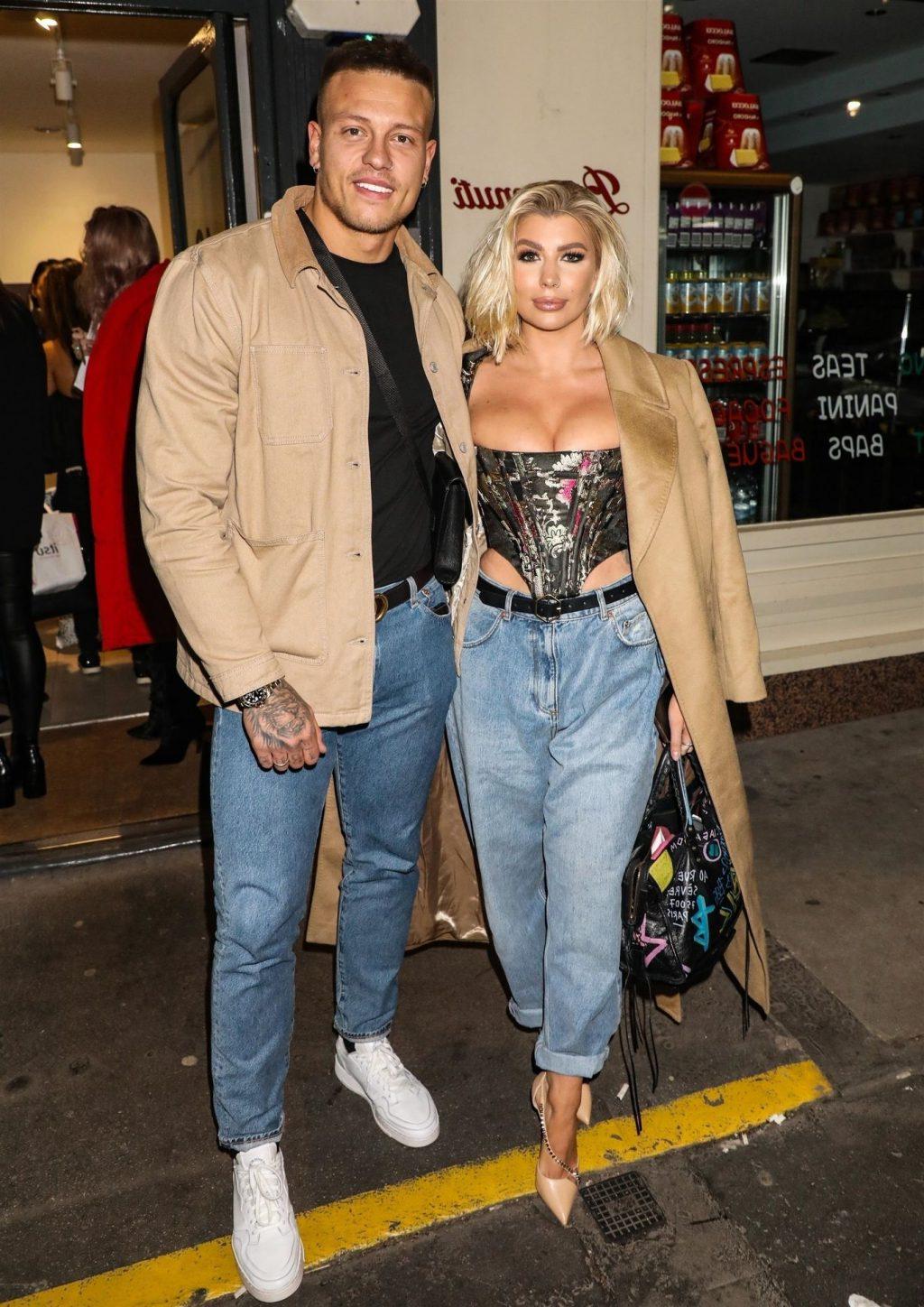 4P Olivia Buckland Cleavage