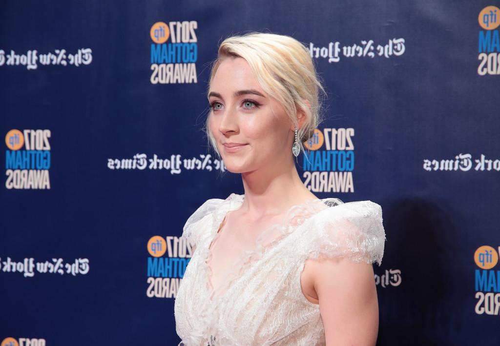 16P Saoirse Ronan Cleavage
