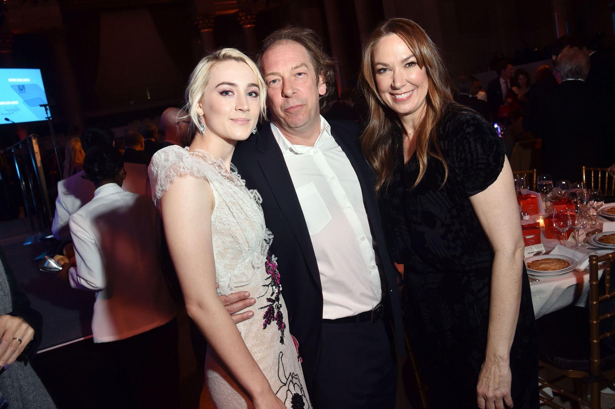 16P Saoirse Ronan Cleavage