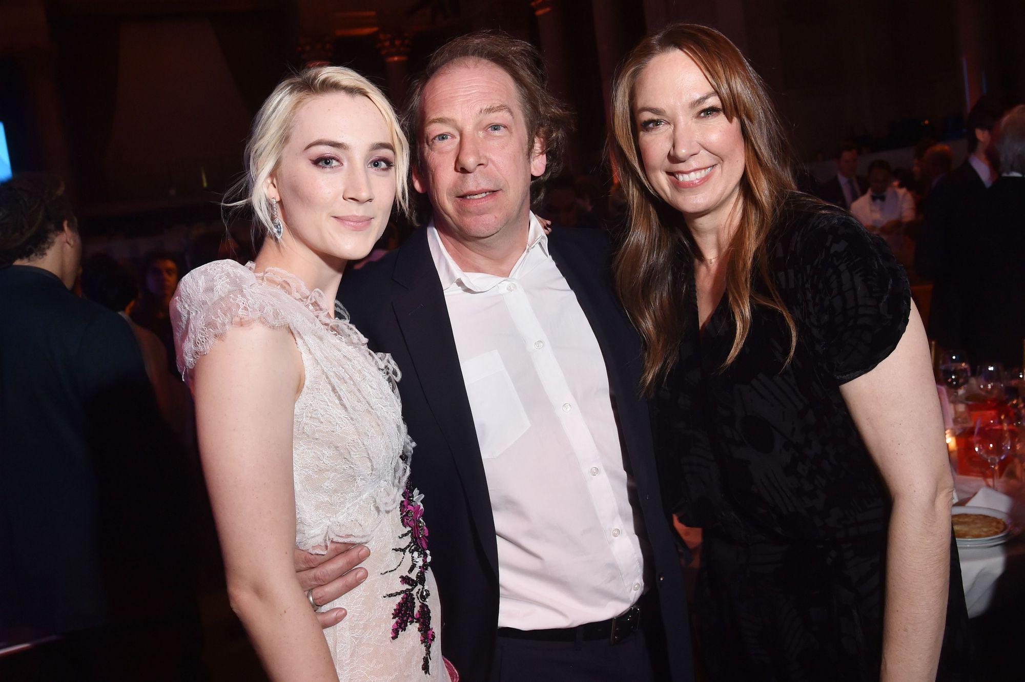 16P Saoirse Ronan Cleavage