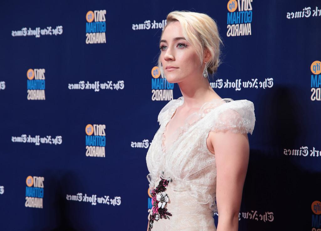 16P Saoirse Ronan Cleavage