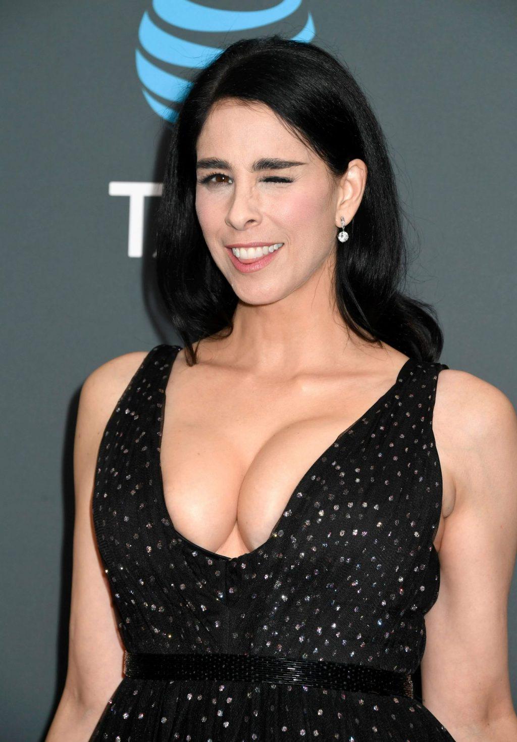 25P Sarah Silverman Cleavage