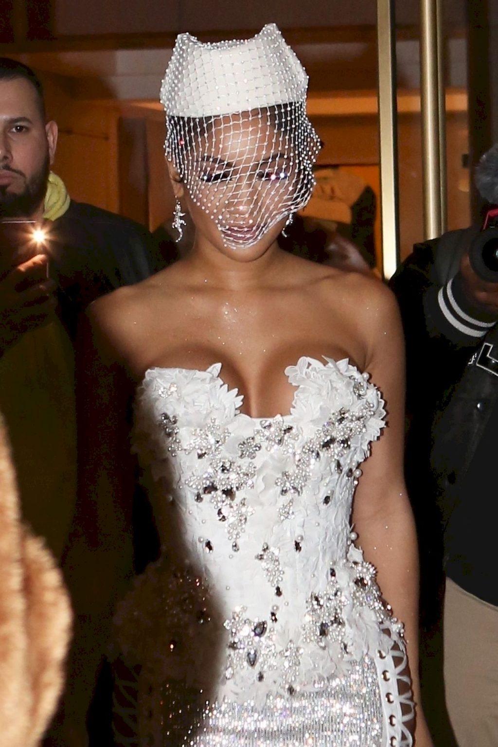 4P Saweetie Cleavage