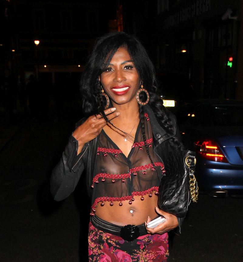 7P Sinitta’s Left Nipple Gets Exposed