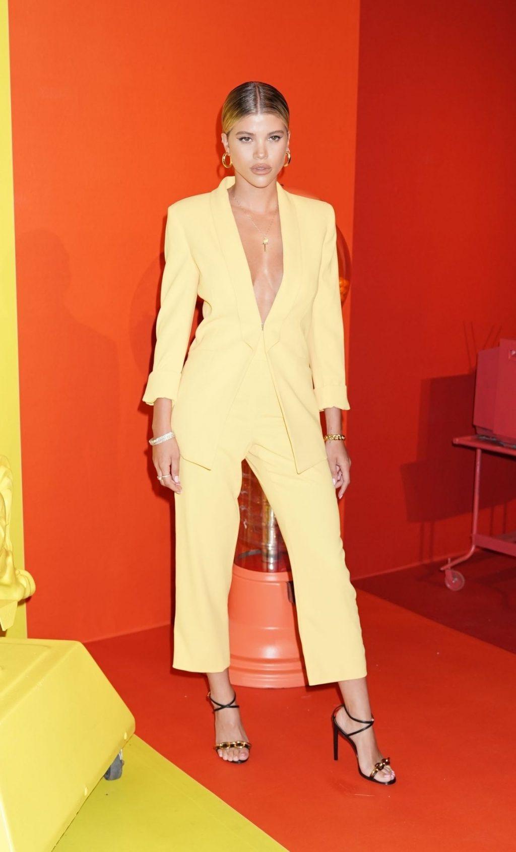 4P Sofia Richie Cleavage