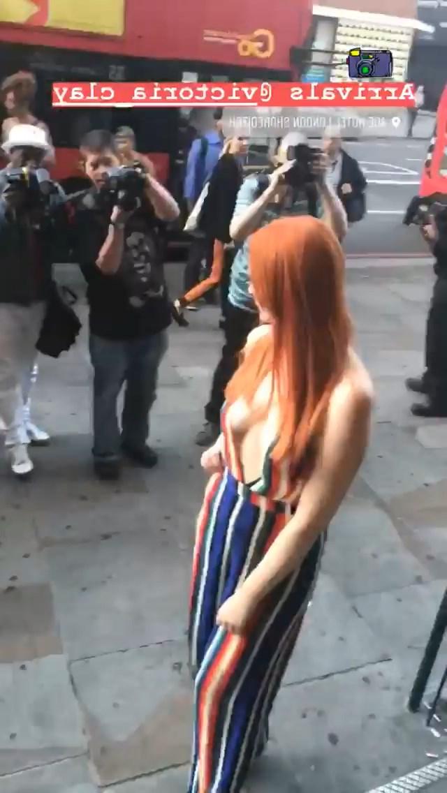 21P Victoria Clay Cleavage
