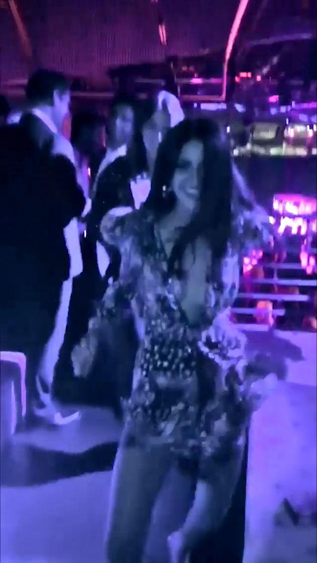 24P Victoria Justice Cleavage