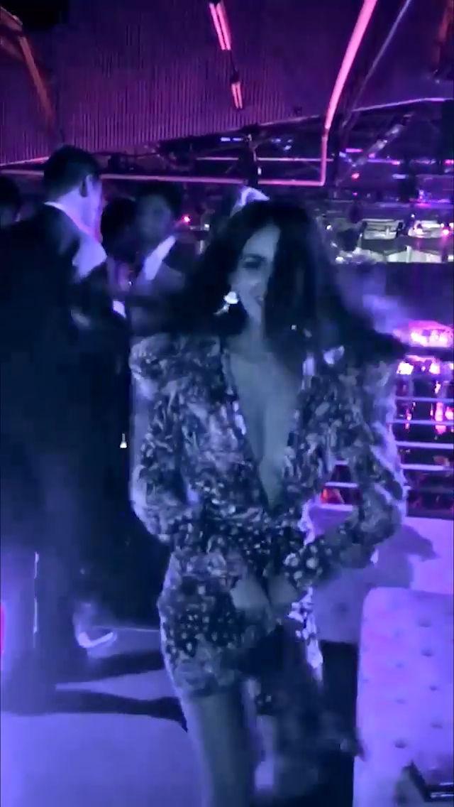 24P Victoria Justice Cleavage