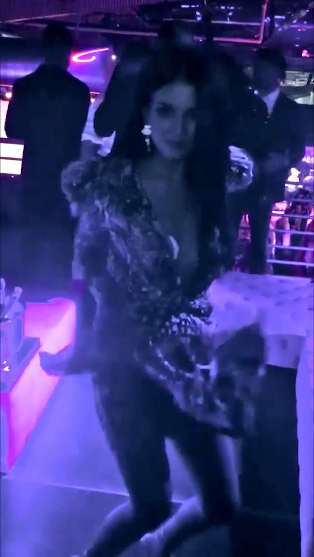 24P Victoria Justice Cleavage