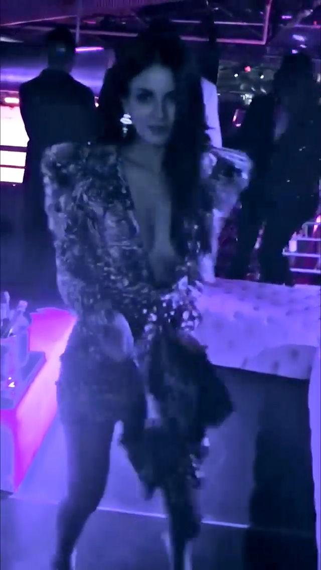 24P Victoria Justice Cleavage