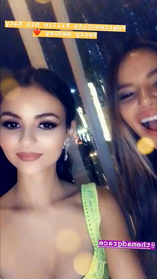 6P Victoria Justice Cleavage