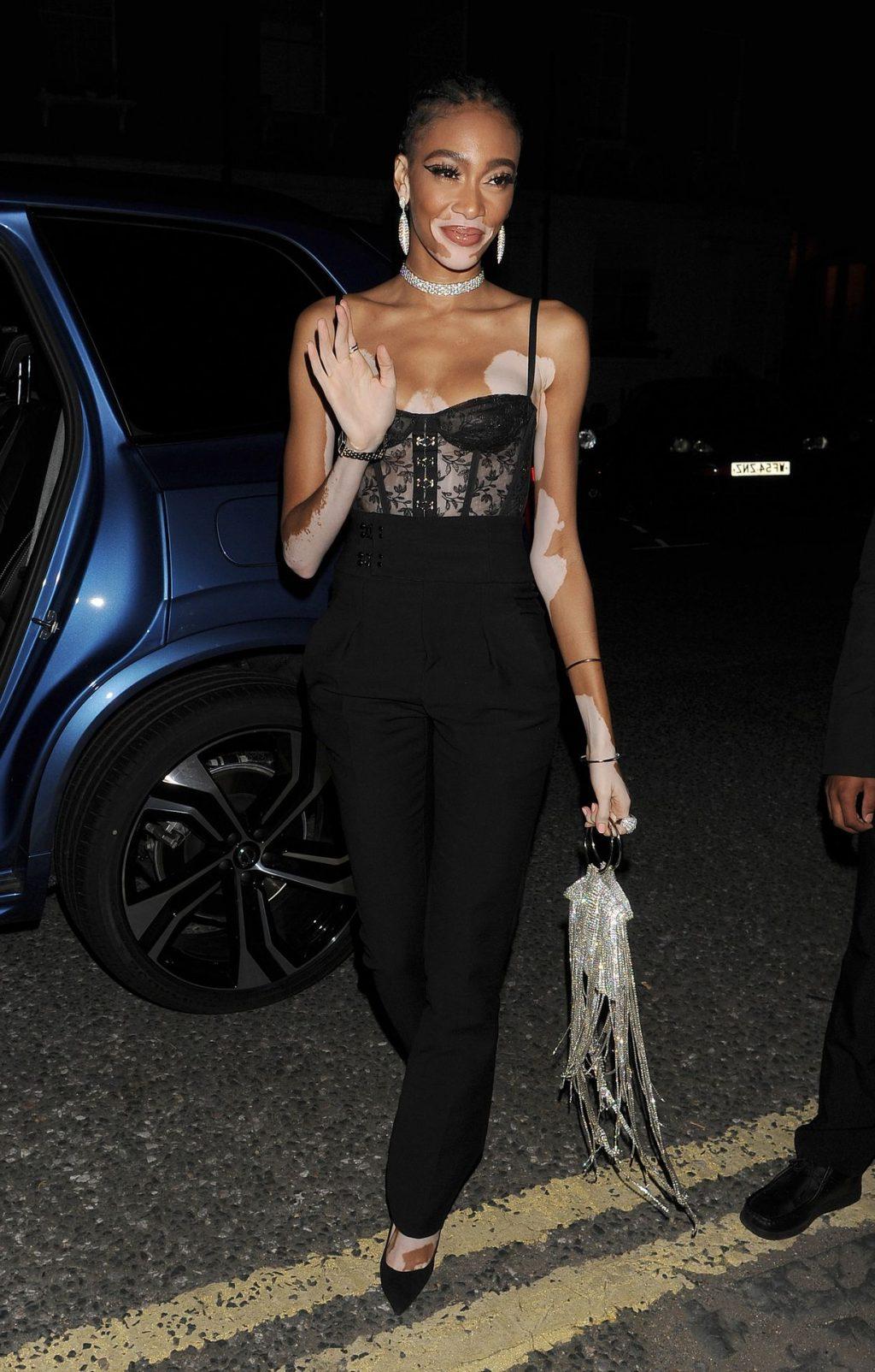 4P Winnie Harlow Cleavage