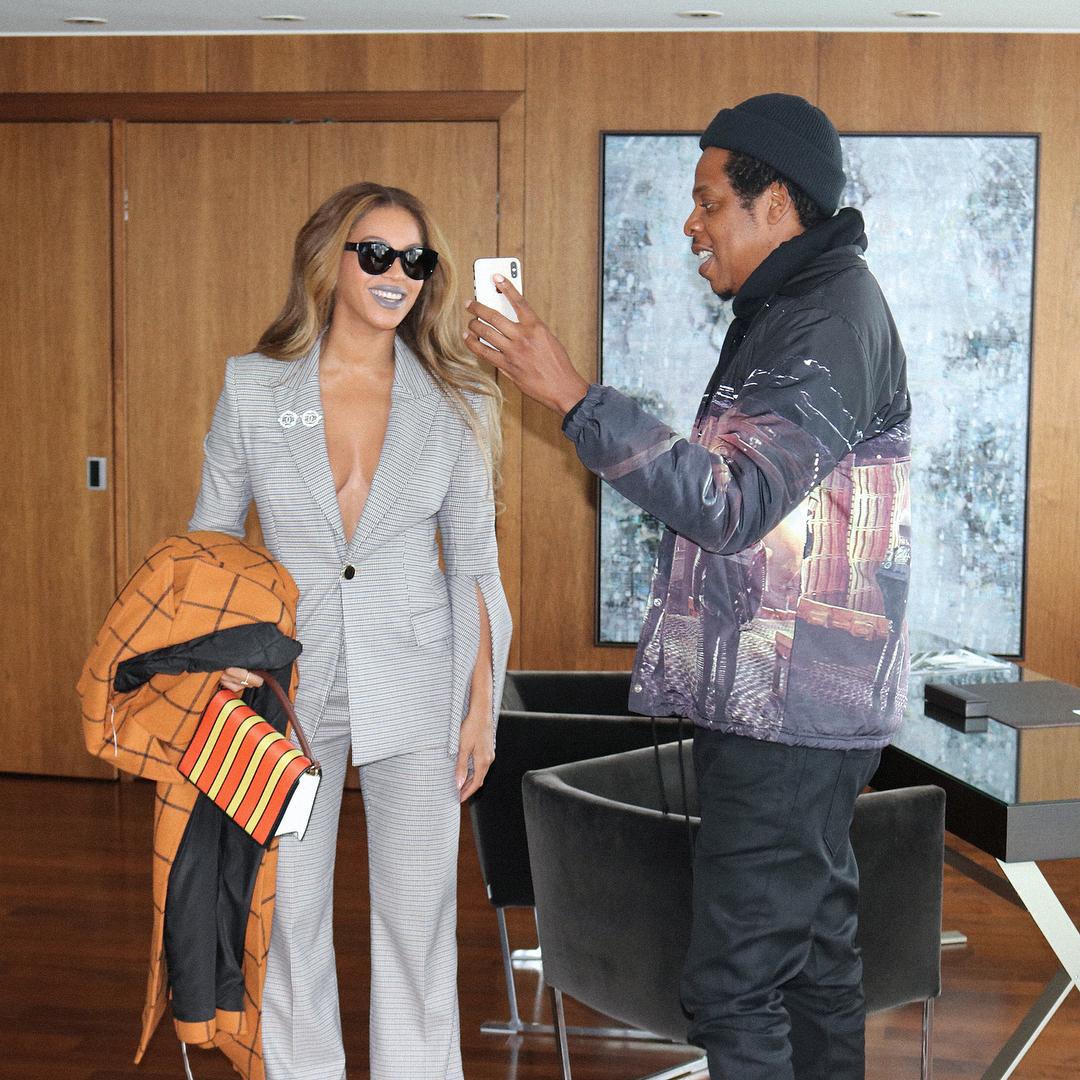 4P Beyonce Cleavage