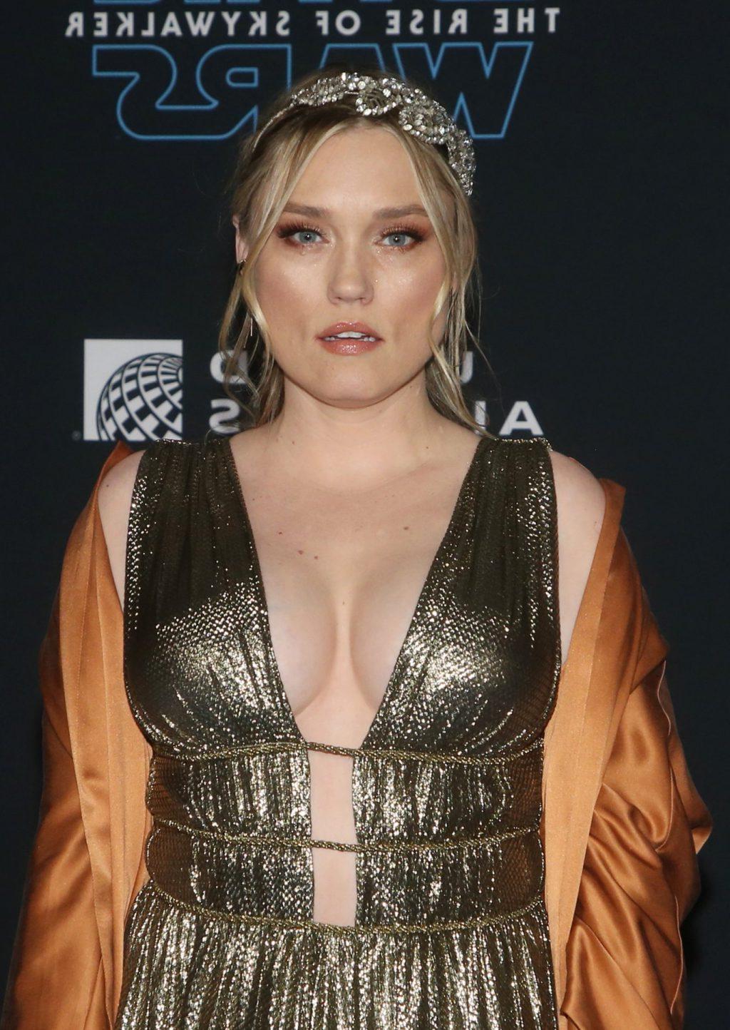 4P Clare Grant Cleavage