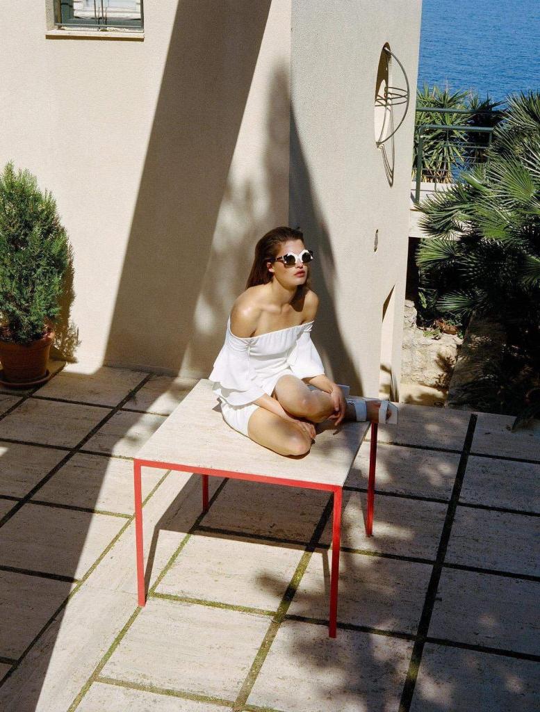 11P Julia Van Os: Naughty Nature Girl