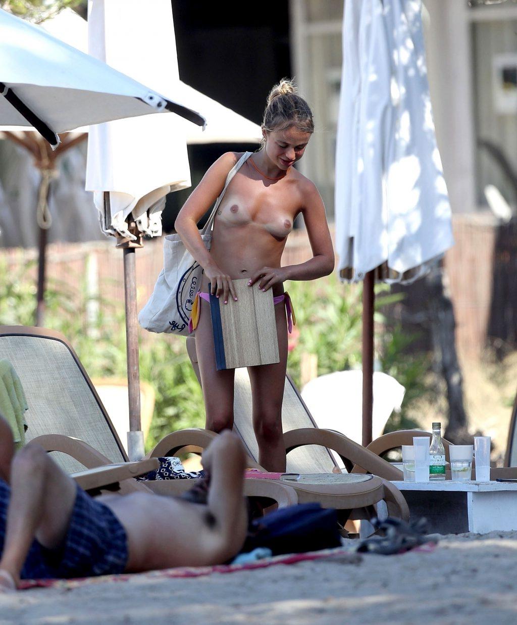 25P Lady Amelia Windsor Topless