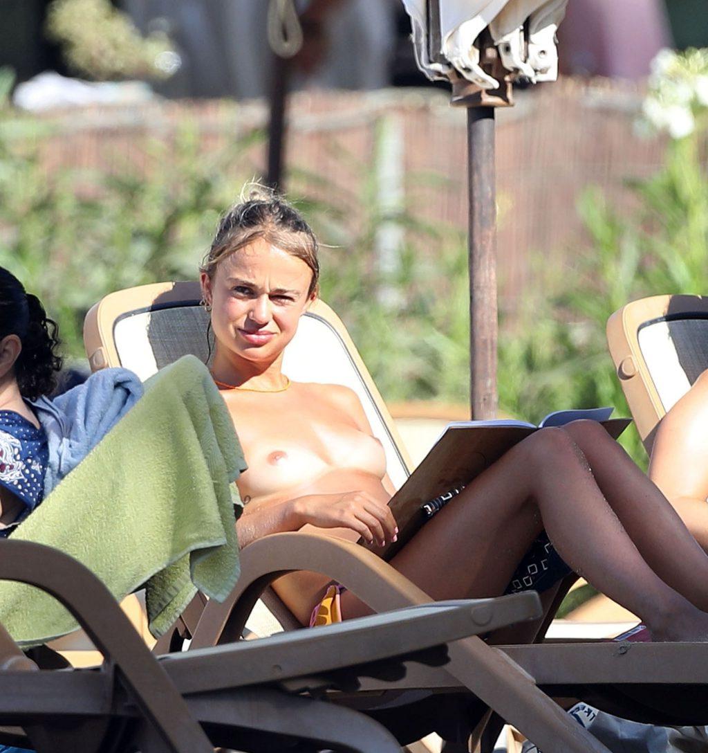 25P Lady Amelia Windsor Topless