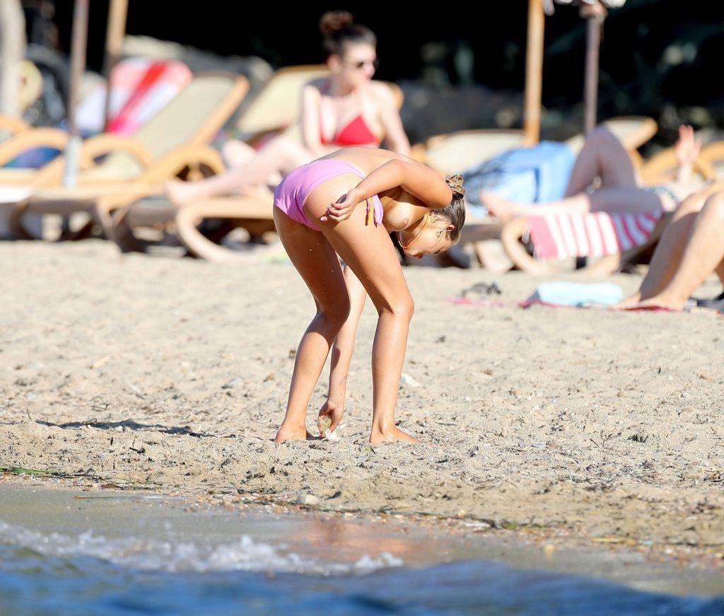 25P Lady Amelia Windsor Topless