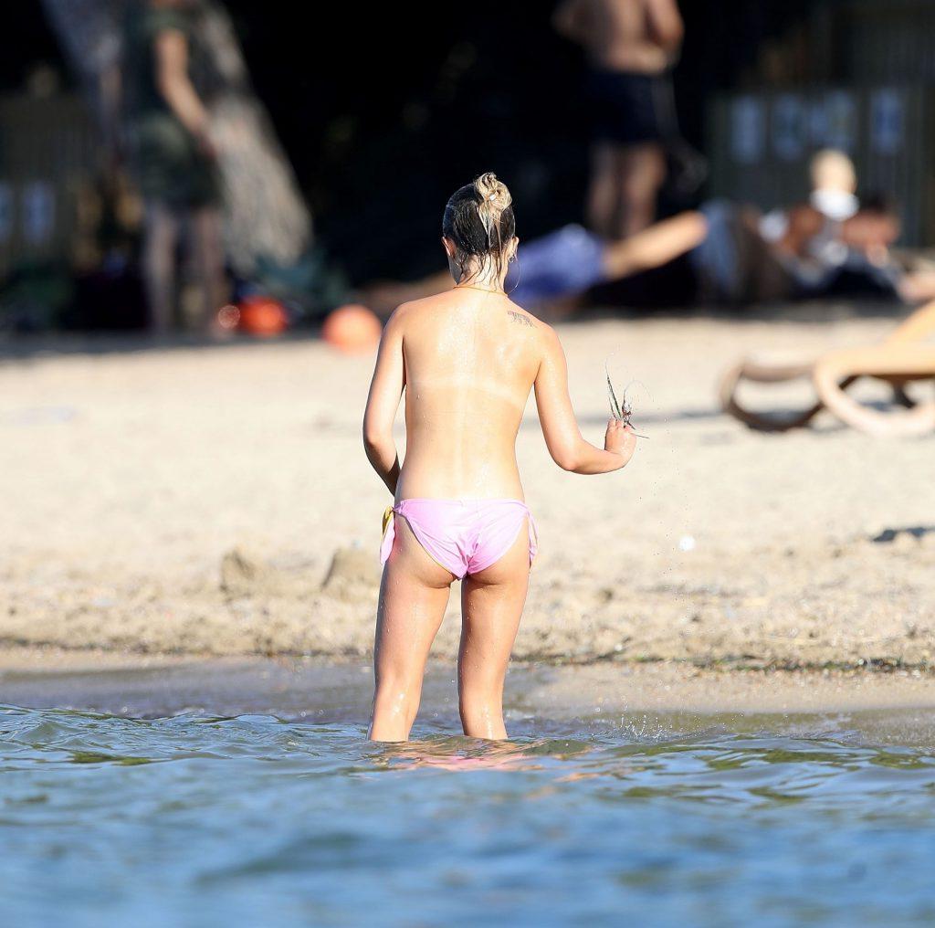 25P Lady Amelia Windsor Topless