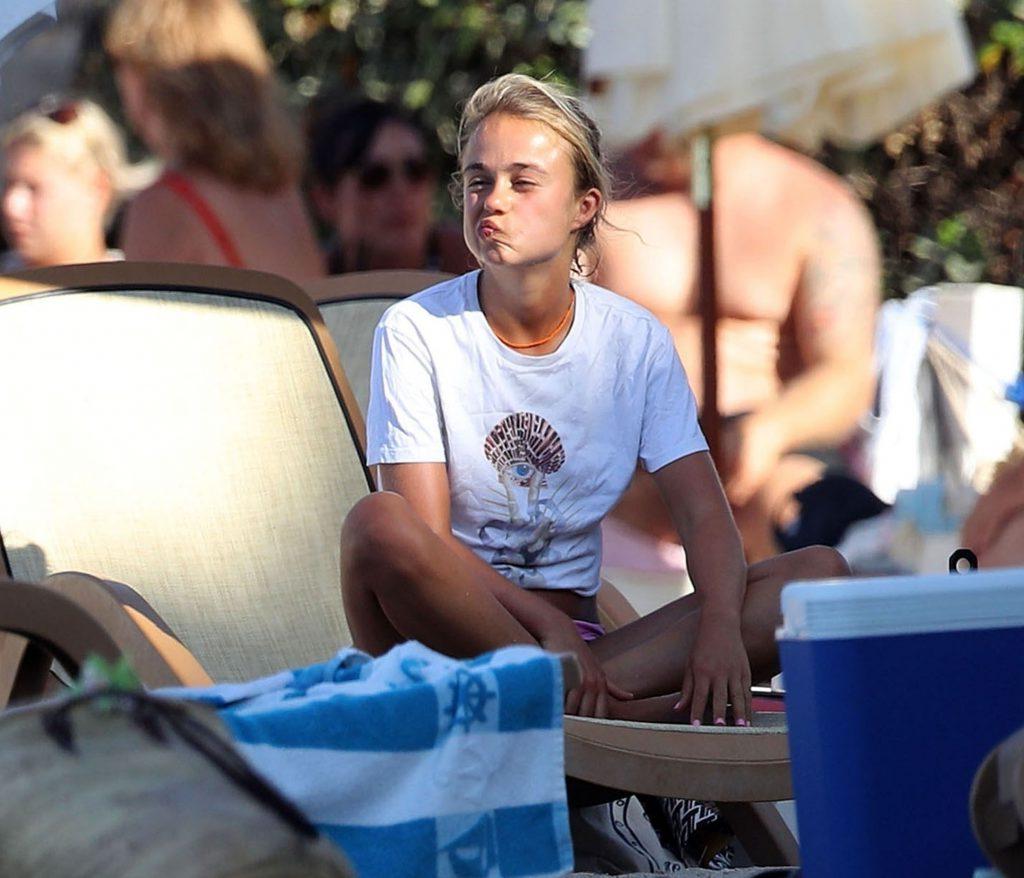 25P Lady Amelia Windsor Topless