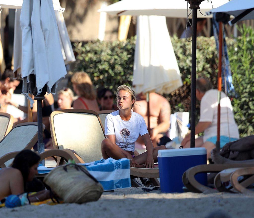 25P Lady Amelia Windsor Topless