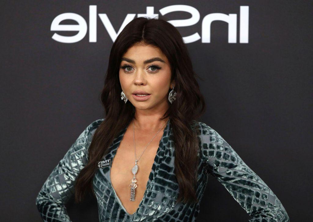 25P Sarah Hyland Cleavage