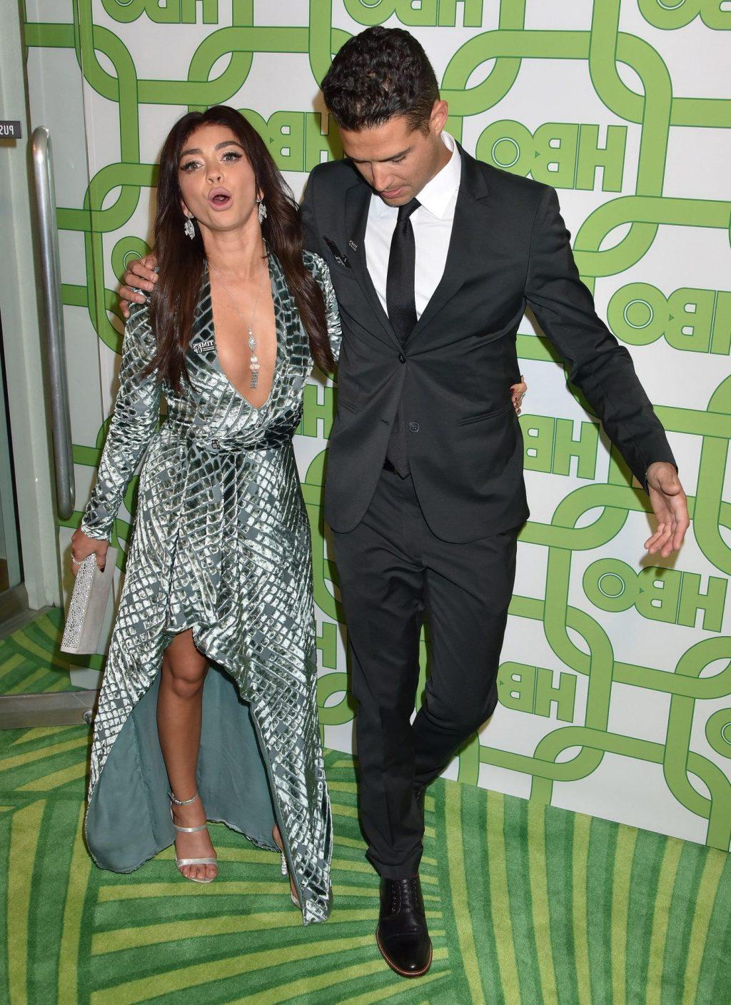 25P Sarah Hyland Cleavage