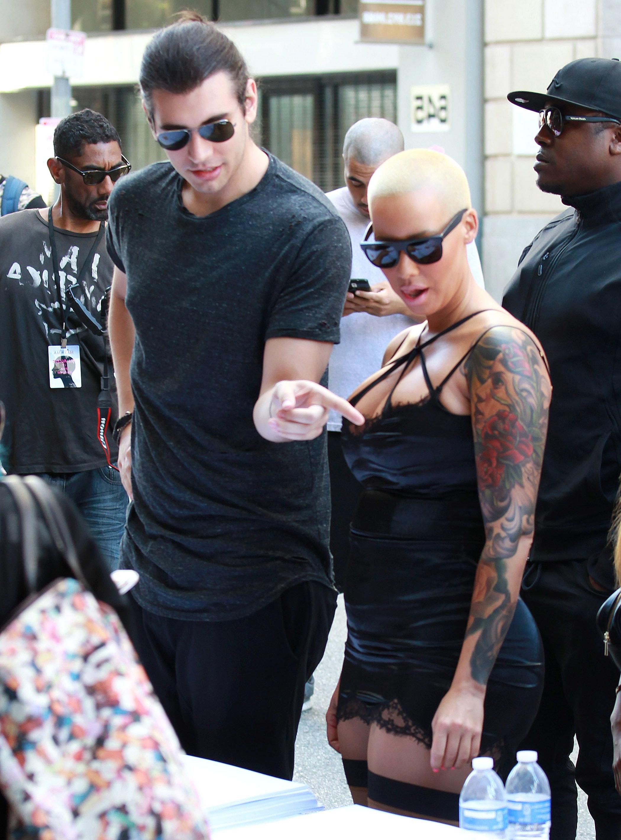 5P Amber Rose cleavage photos