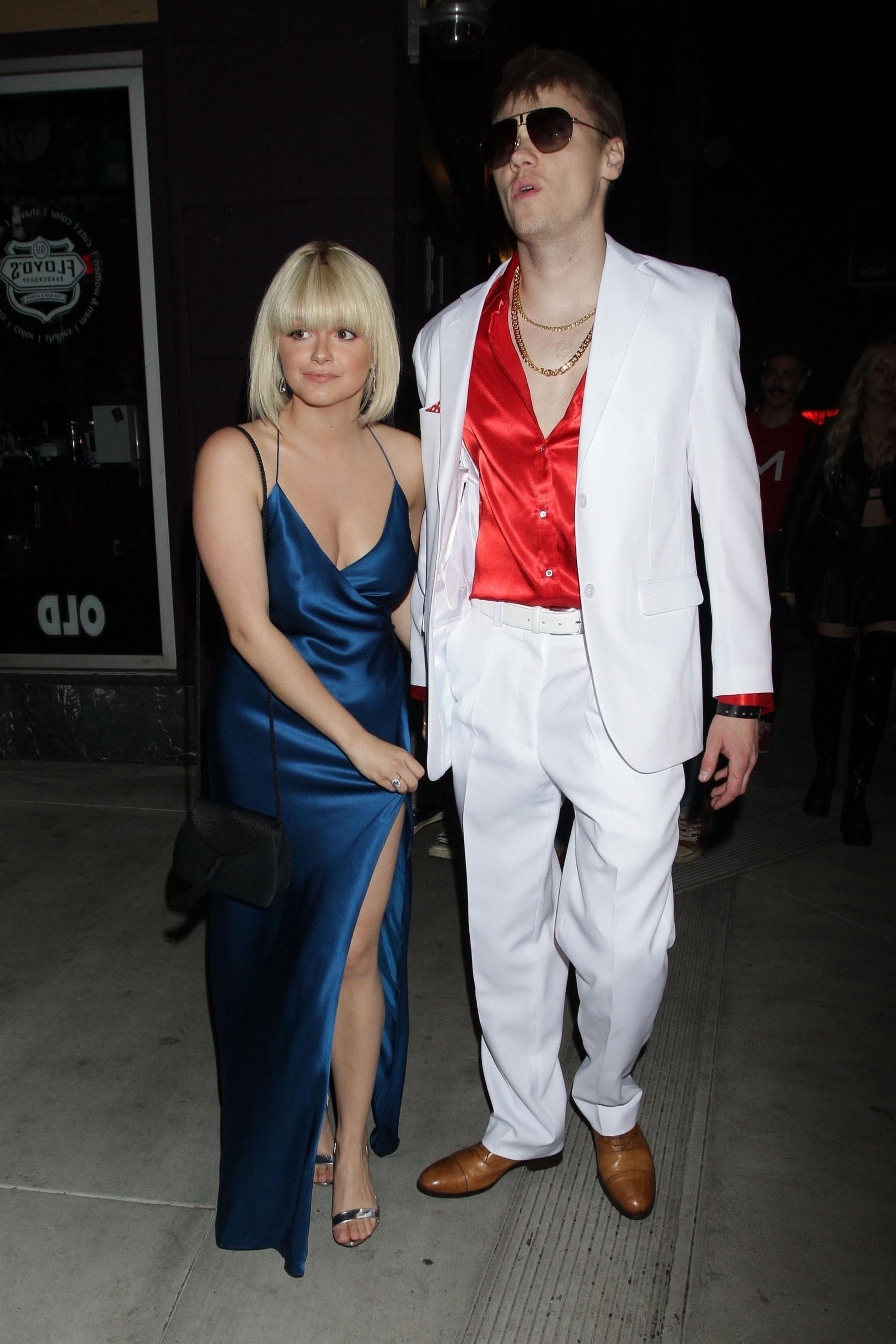 25P Ariel Winter Cleavage