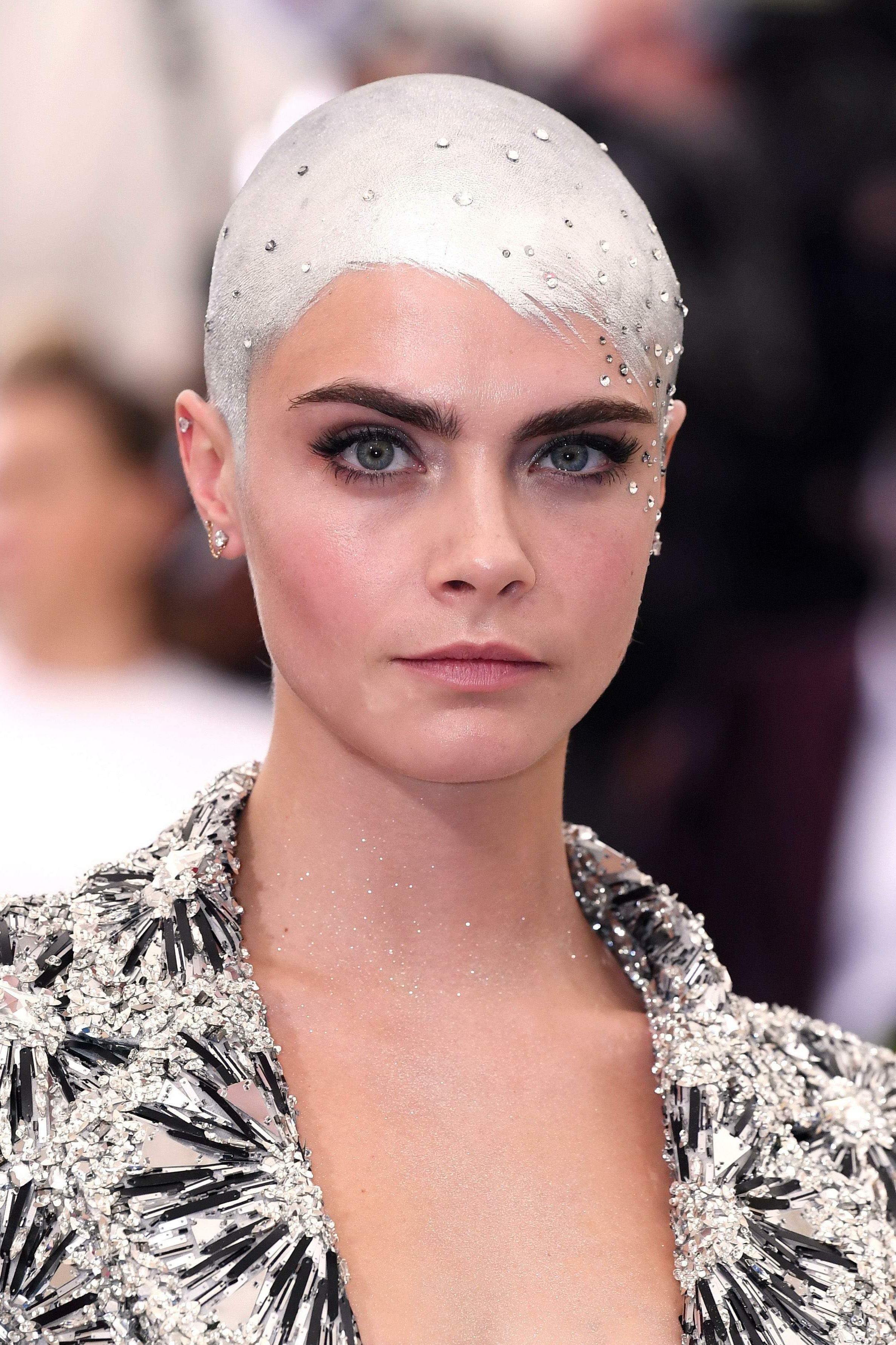 10P Cara Delevingne Cleavage Hot Photos