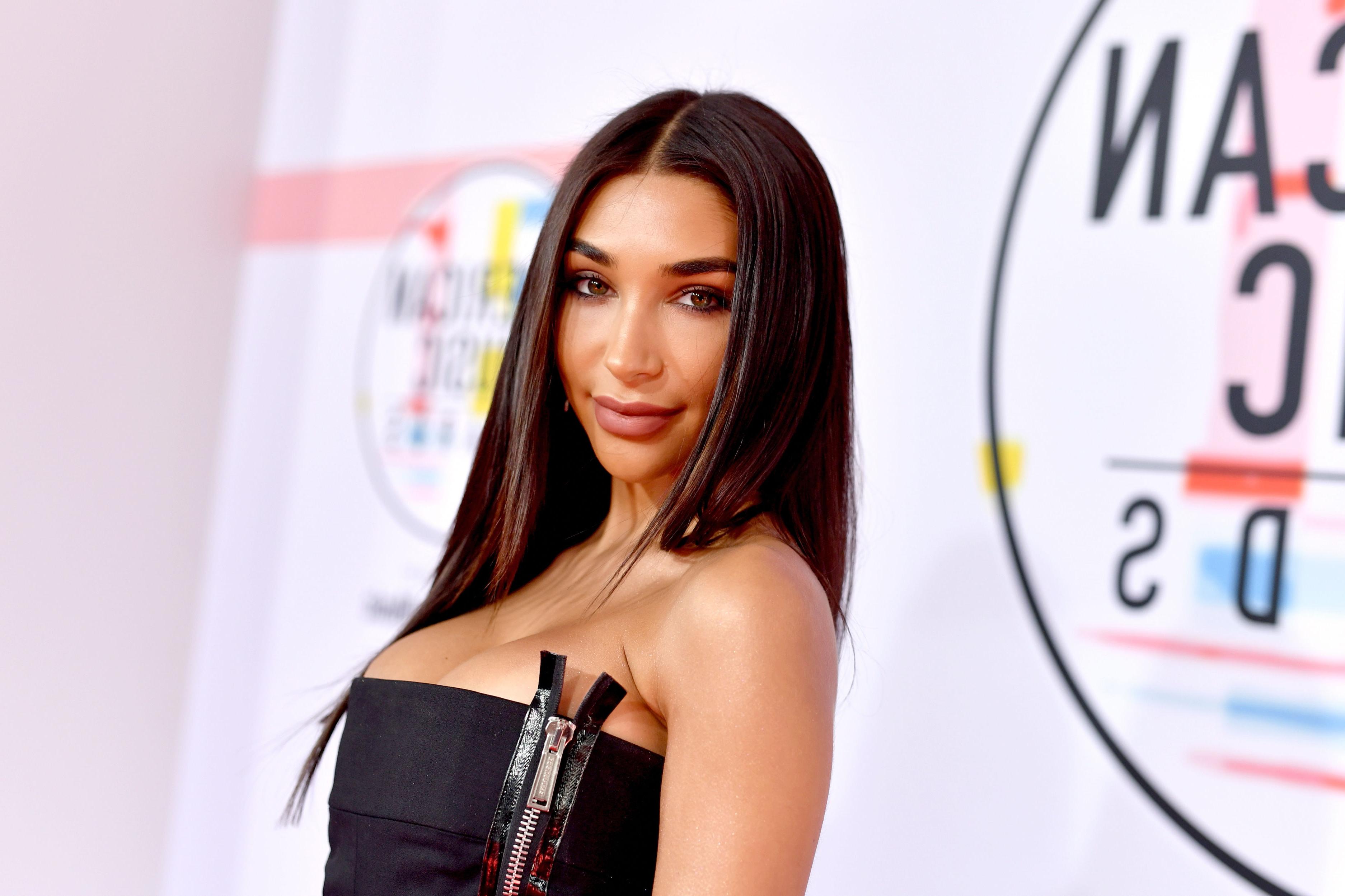 25P Chantel Jeffries Cleavage