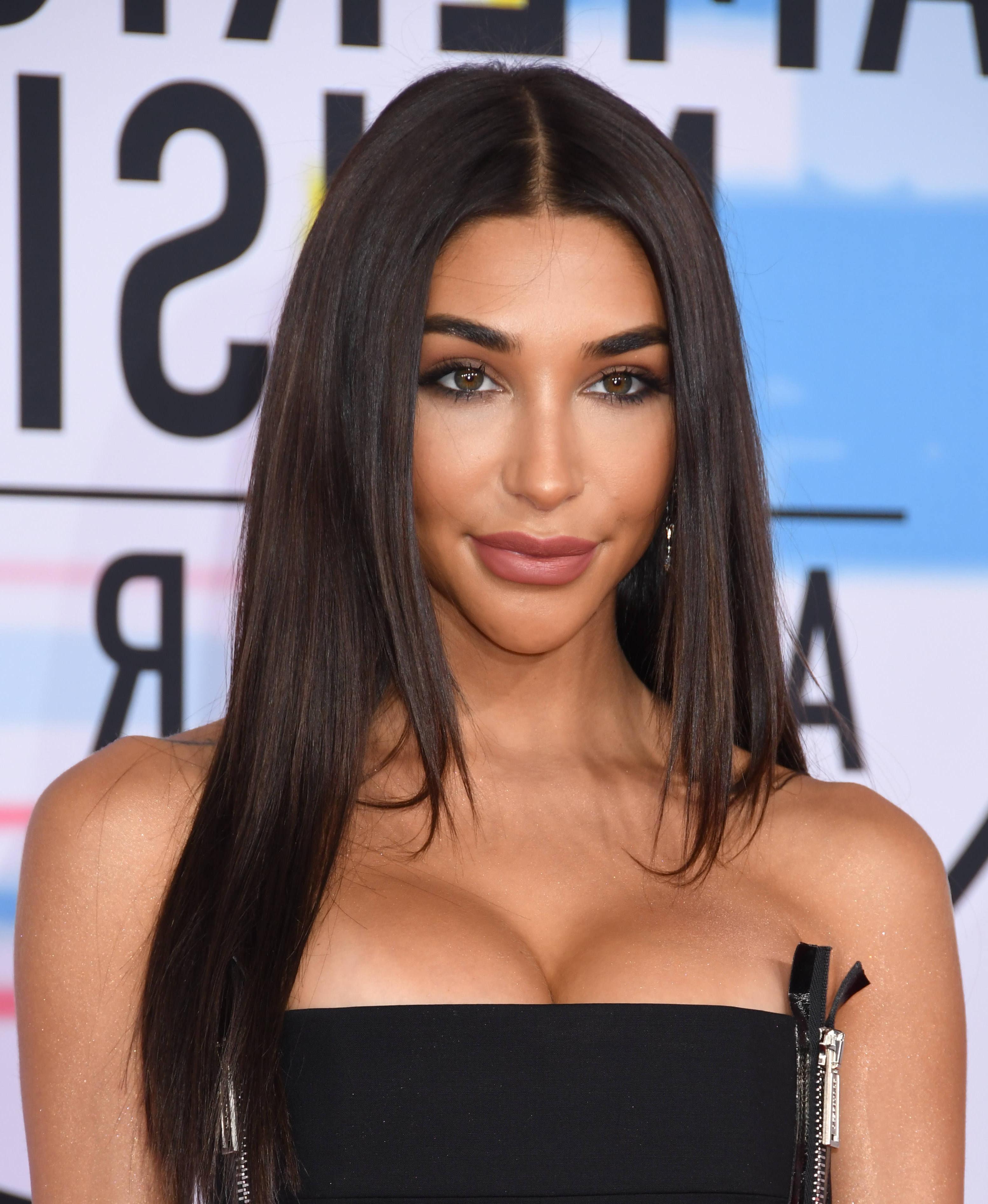 25P Chantel Jeffries Cleavage