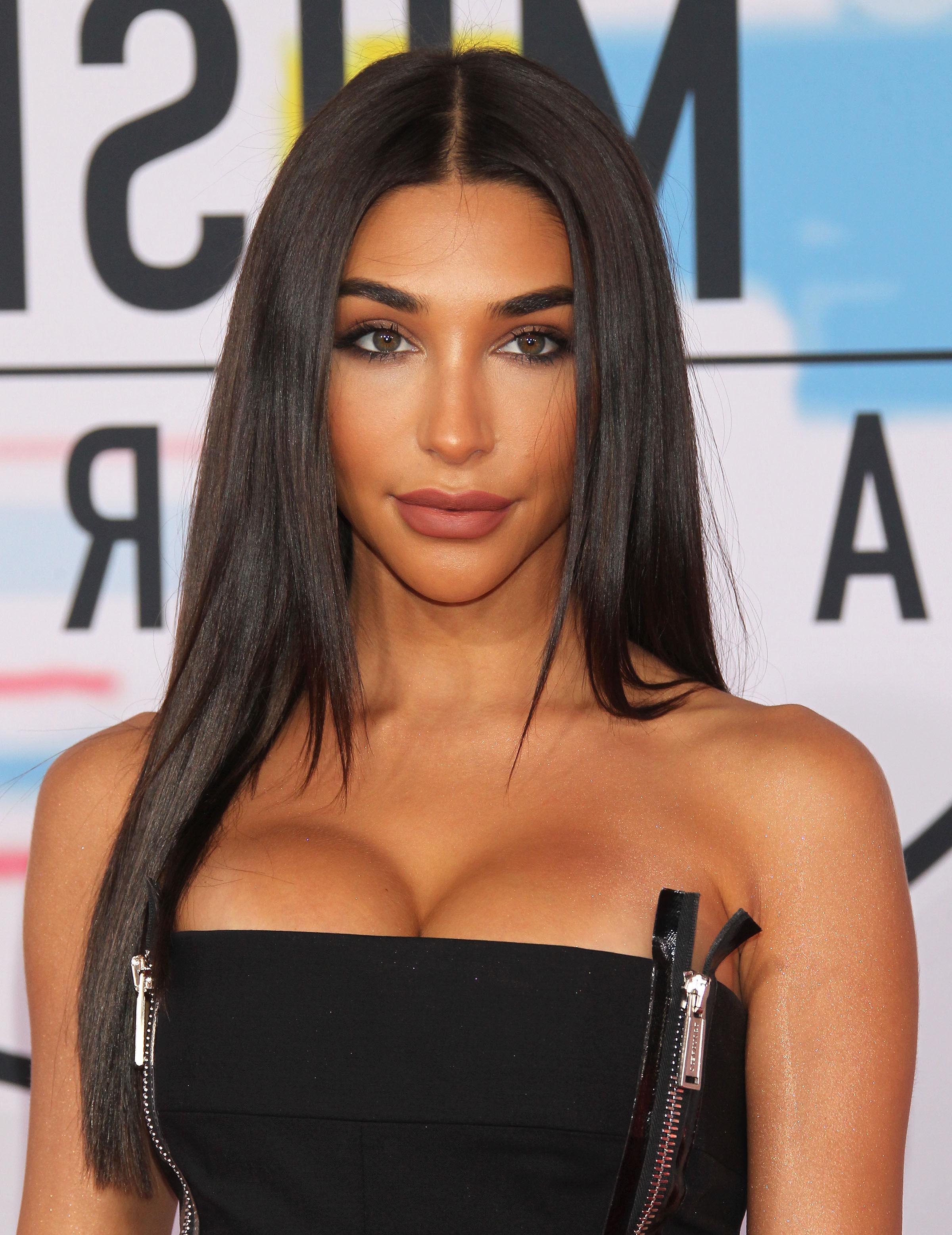 25P Chantel Jeffries Cleavage