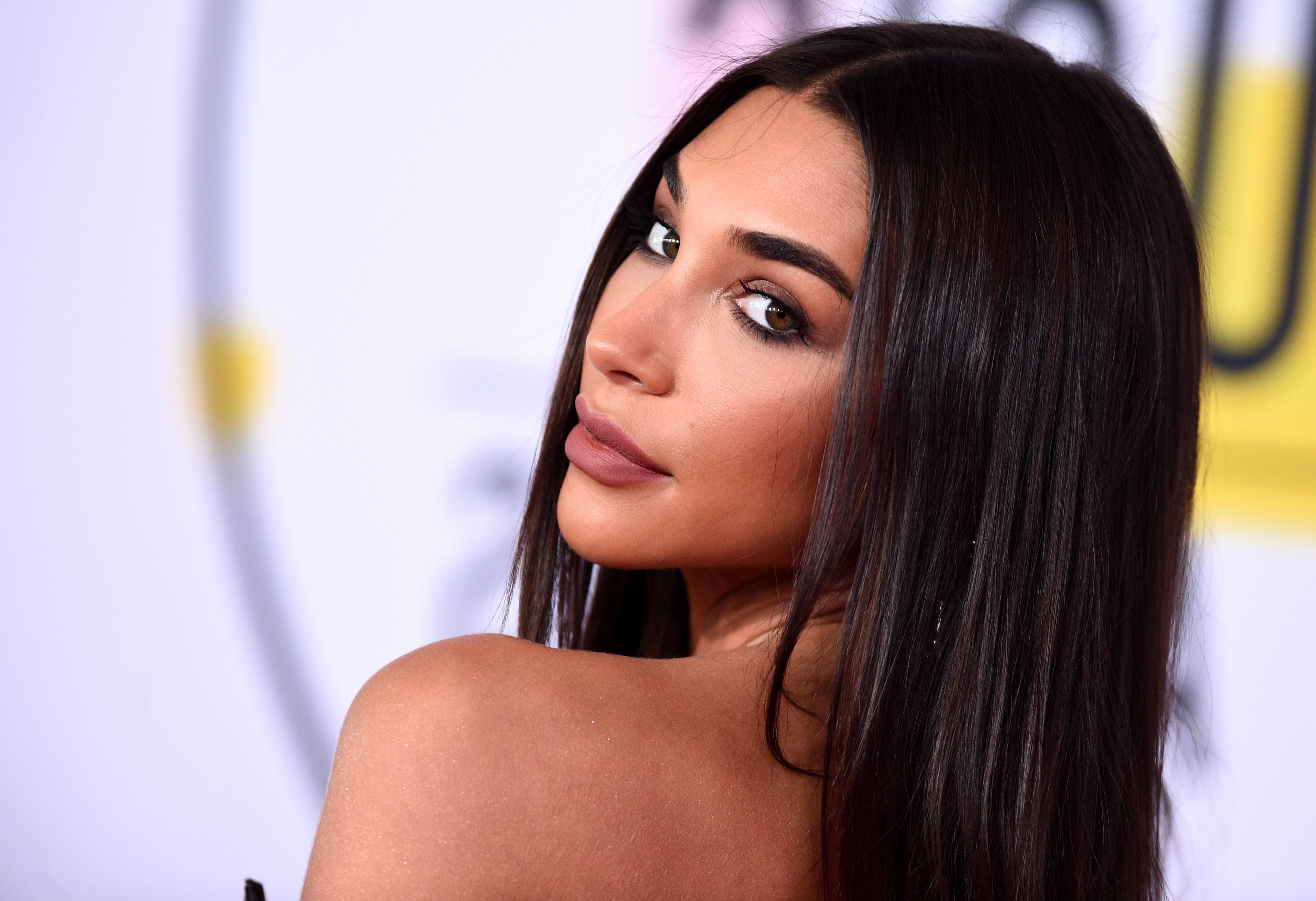 25P Chantel Jeffries Cleavage