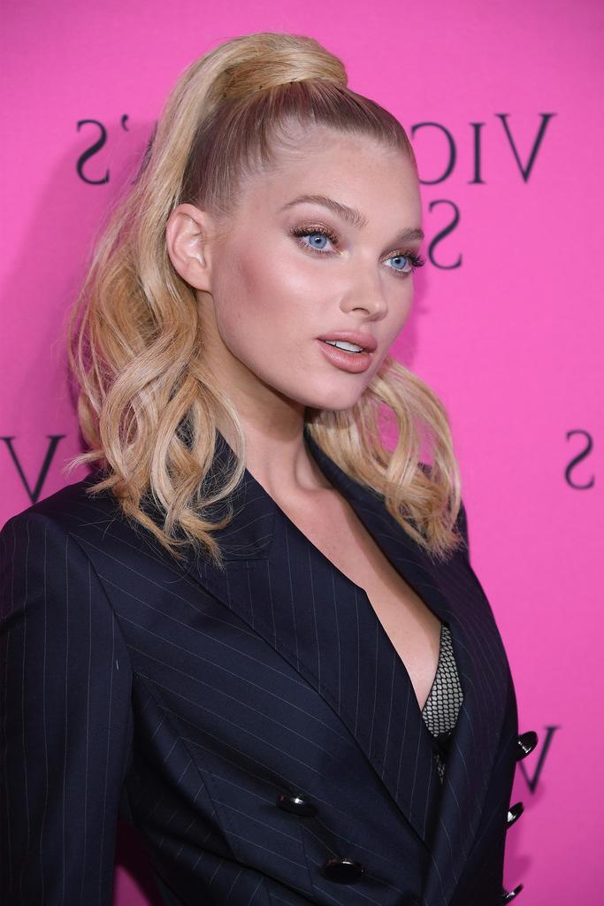 4P Elsa Hosk Cleavage
