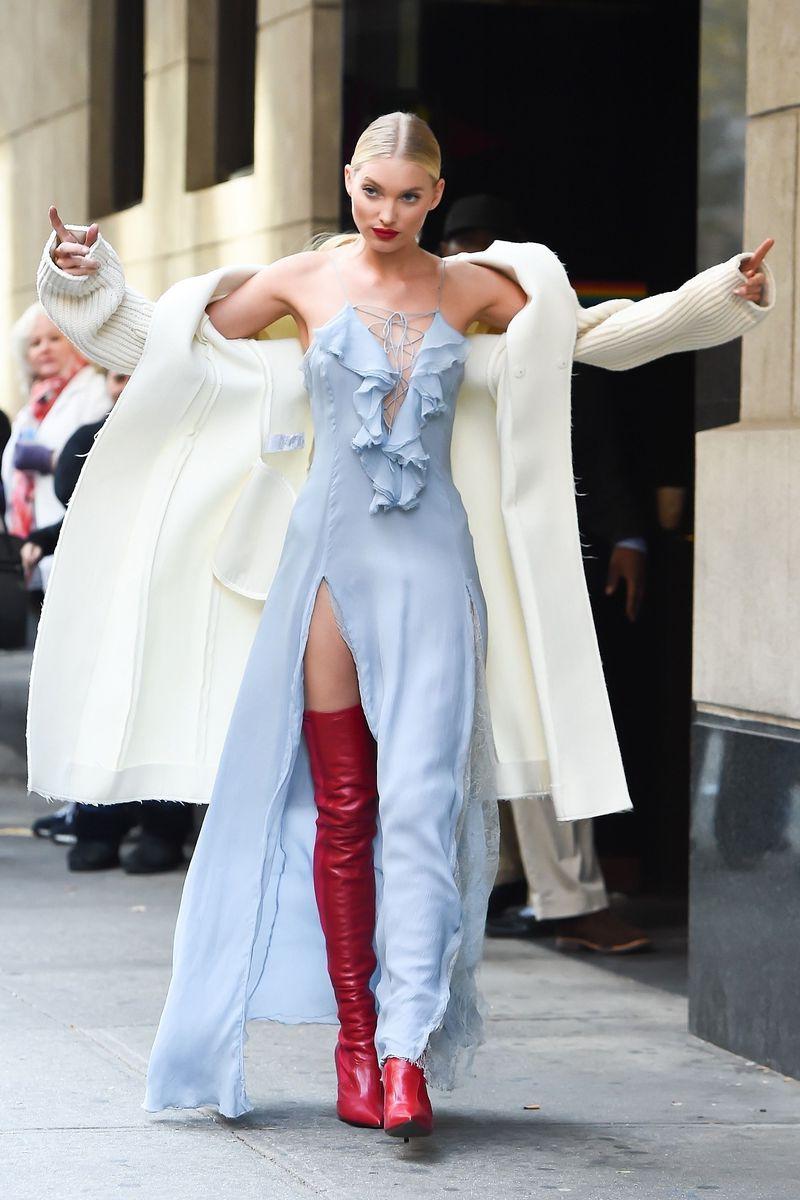 22P Elsa Hosk Cleavage
