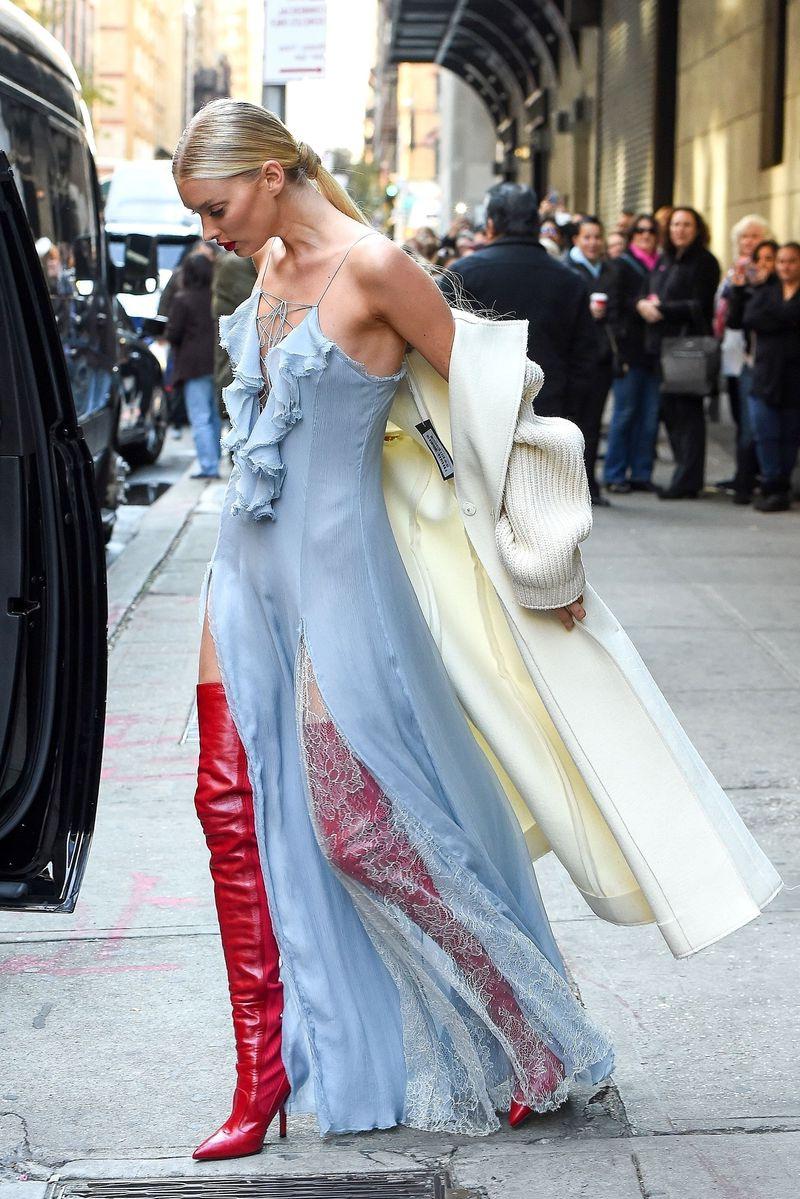 22P Elsa Hosk Cleavage
