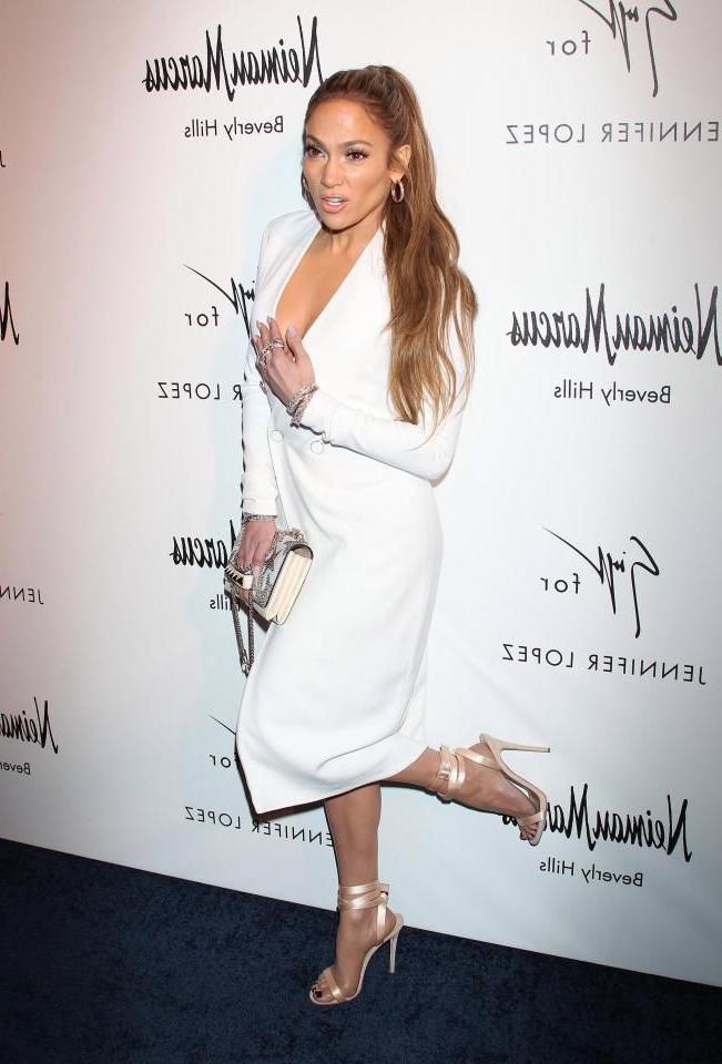 8P Jennifer Lopez Cleavage Photos