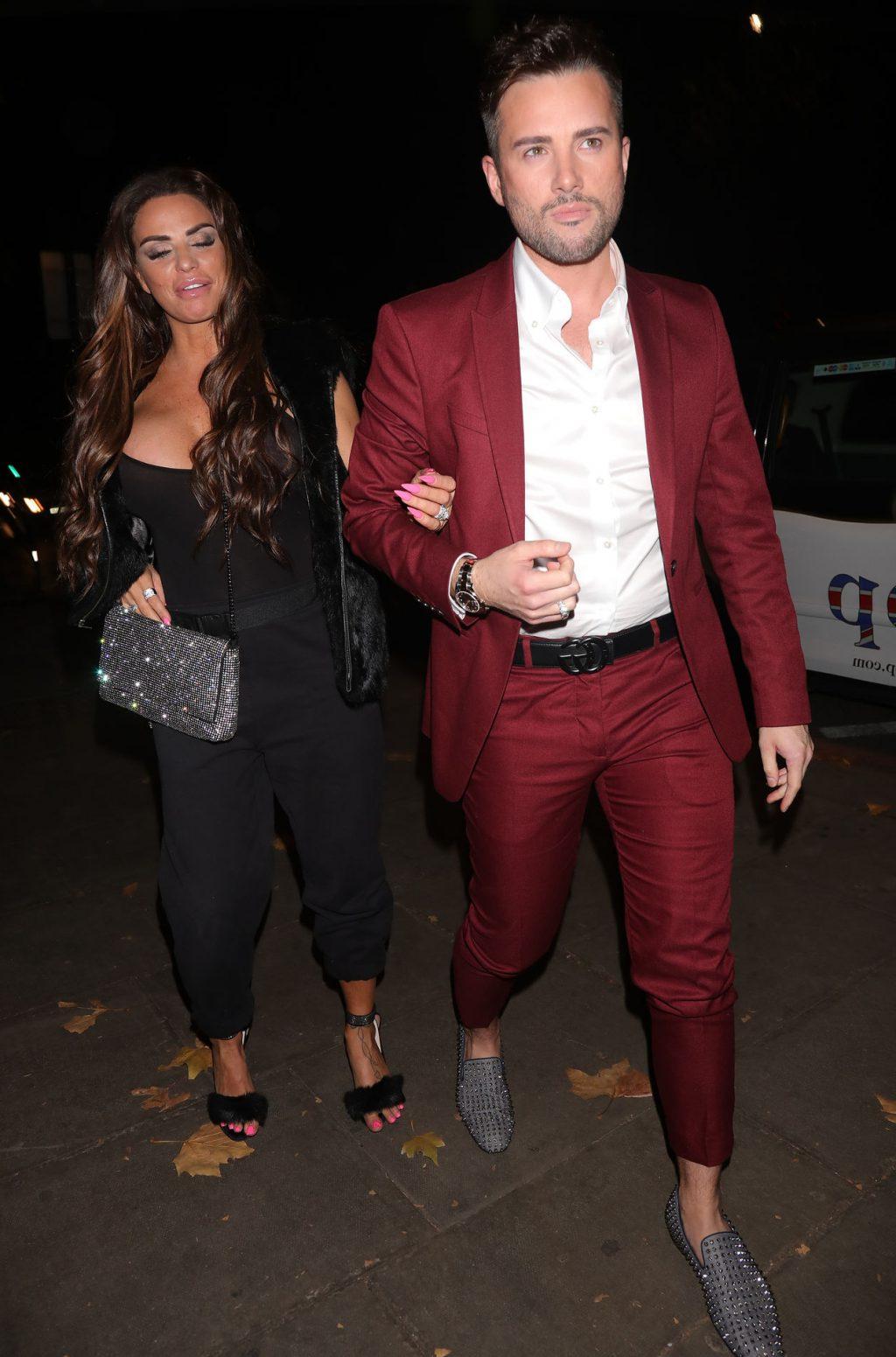 25P Katie Price Cleavage