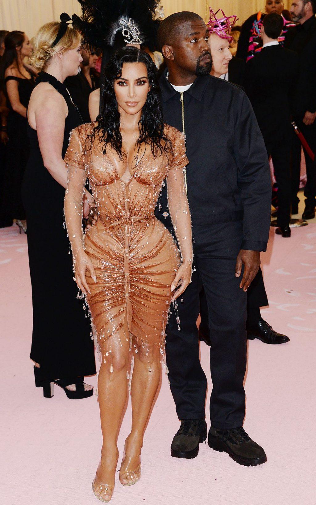 5P Kim Kardashian Cleavage