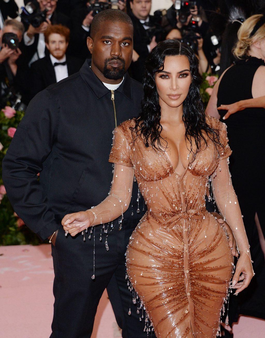 5P Kim Kardashian Cleavage