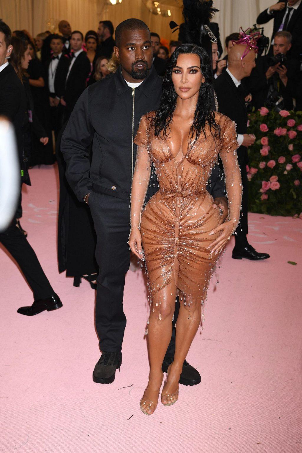5P Kim Kardashian Cleavage