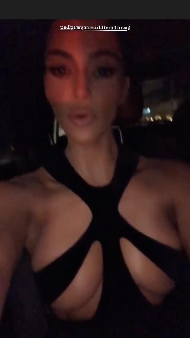 5P Kim Kardashian Cleavage