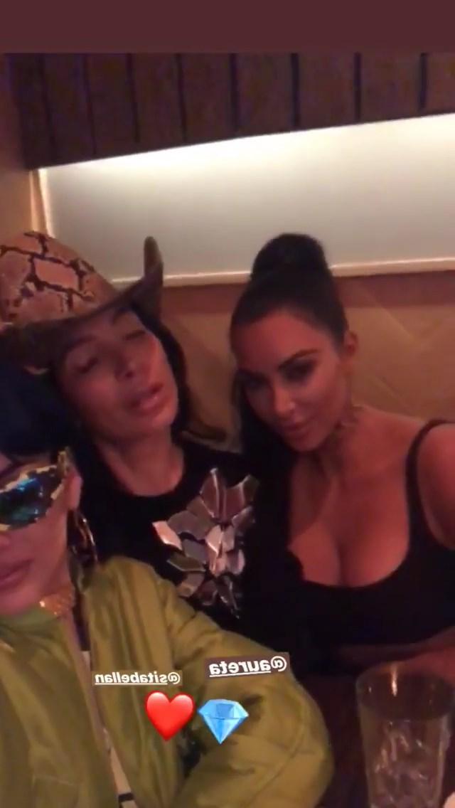 25P Kim Kardashian Cleavage