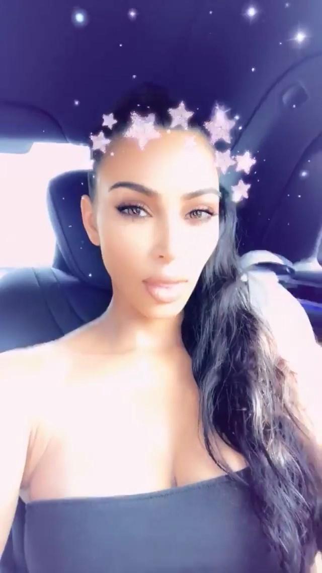 25P Kim Kardashian Cleavage