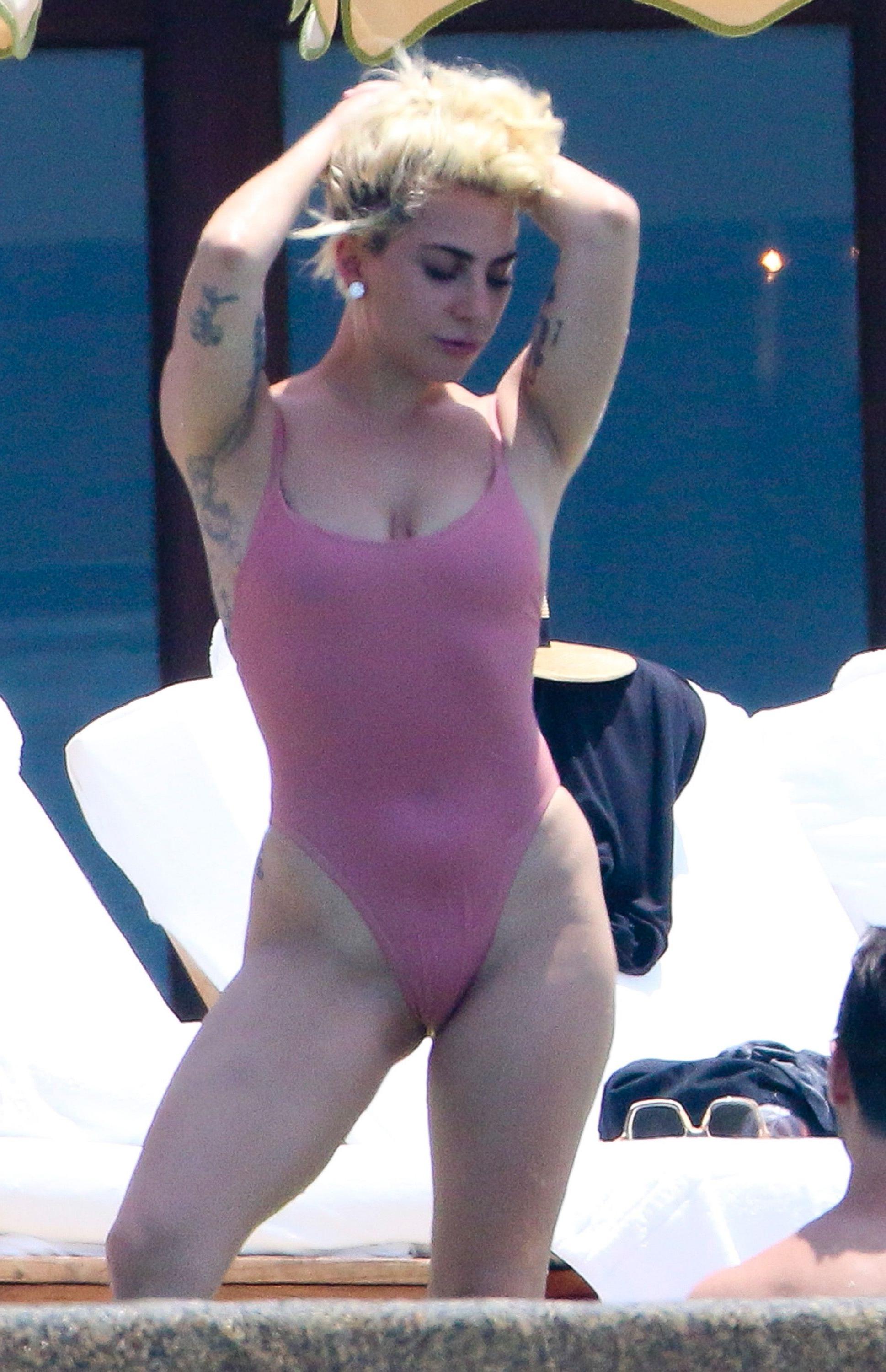 8P Sexy Photos of Lady Gaga
